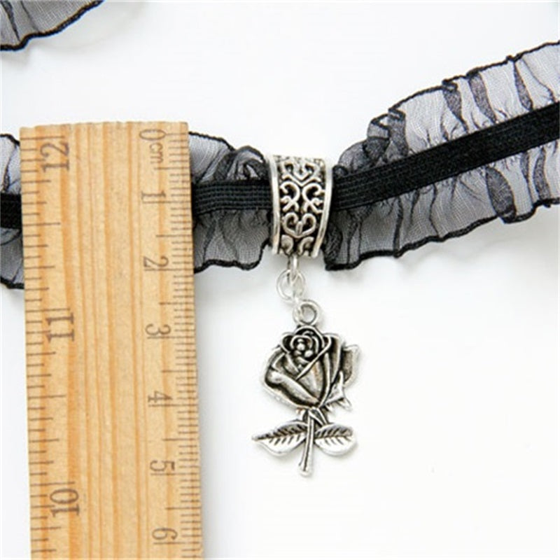 Gothic Vampire Choker Necklace with Claw Design